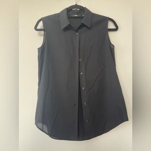 Uniqlo black sleeveless bottom down shirt